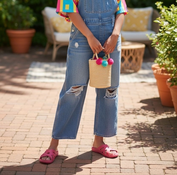 NWOT Size 11 Women's CROCS Vibrant Pink Sandals - Picture 4 of 8